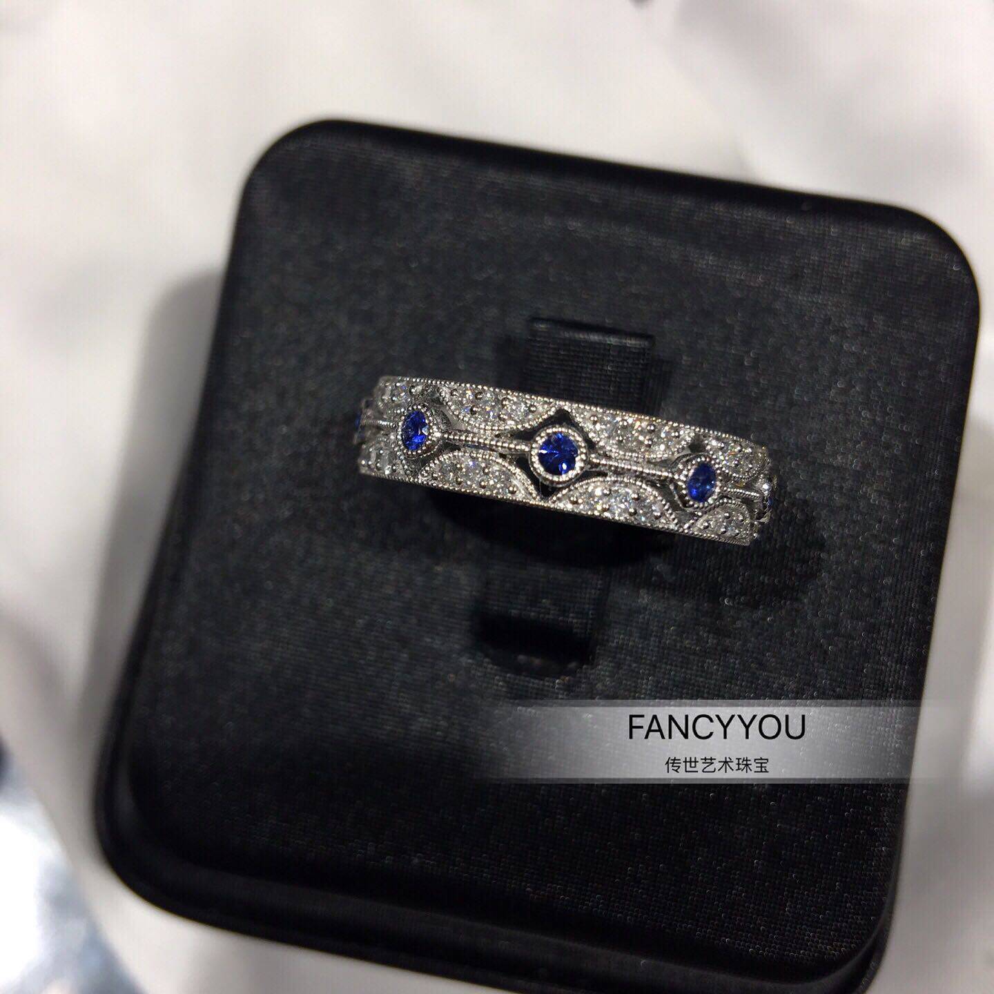 FANCYYOU-蓝宝石婚戒情侣对戒欧式珠边18k白金钻石香港手工打造