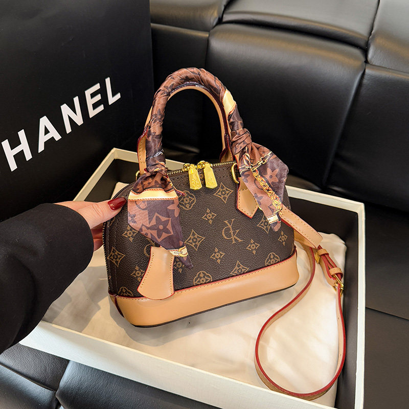 今年流行贝壳小包包女包爆款小众超火百搭高级感老花斜挎手提包