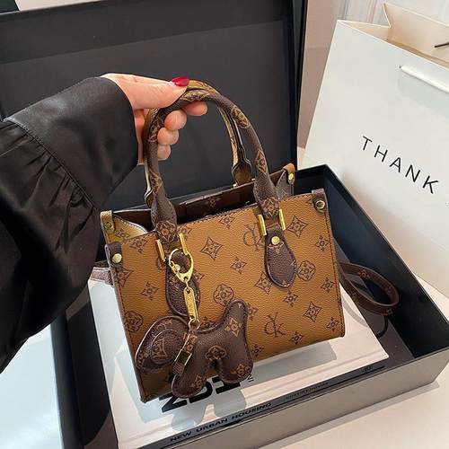 2025新款时尚网红手提水桶包