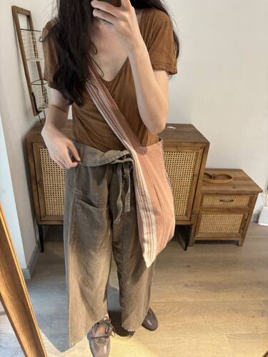 慵懒沙漠粉宽条纹单肩斜挎包