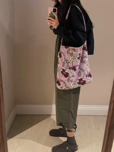 2023LittleChicThings炒鸡百搭小众茄粉色印度风花卉单肩斜挎包