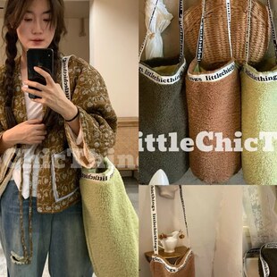 原创LittleChicThings秋冬多巴胺ins风羊羔毛logo织带斜挎水桶包
