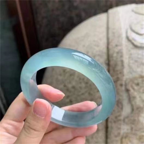 冰种石英岩蓝水翡翠色天空蓝手镯