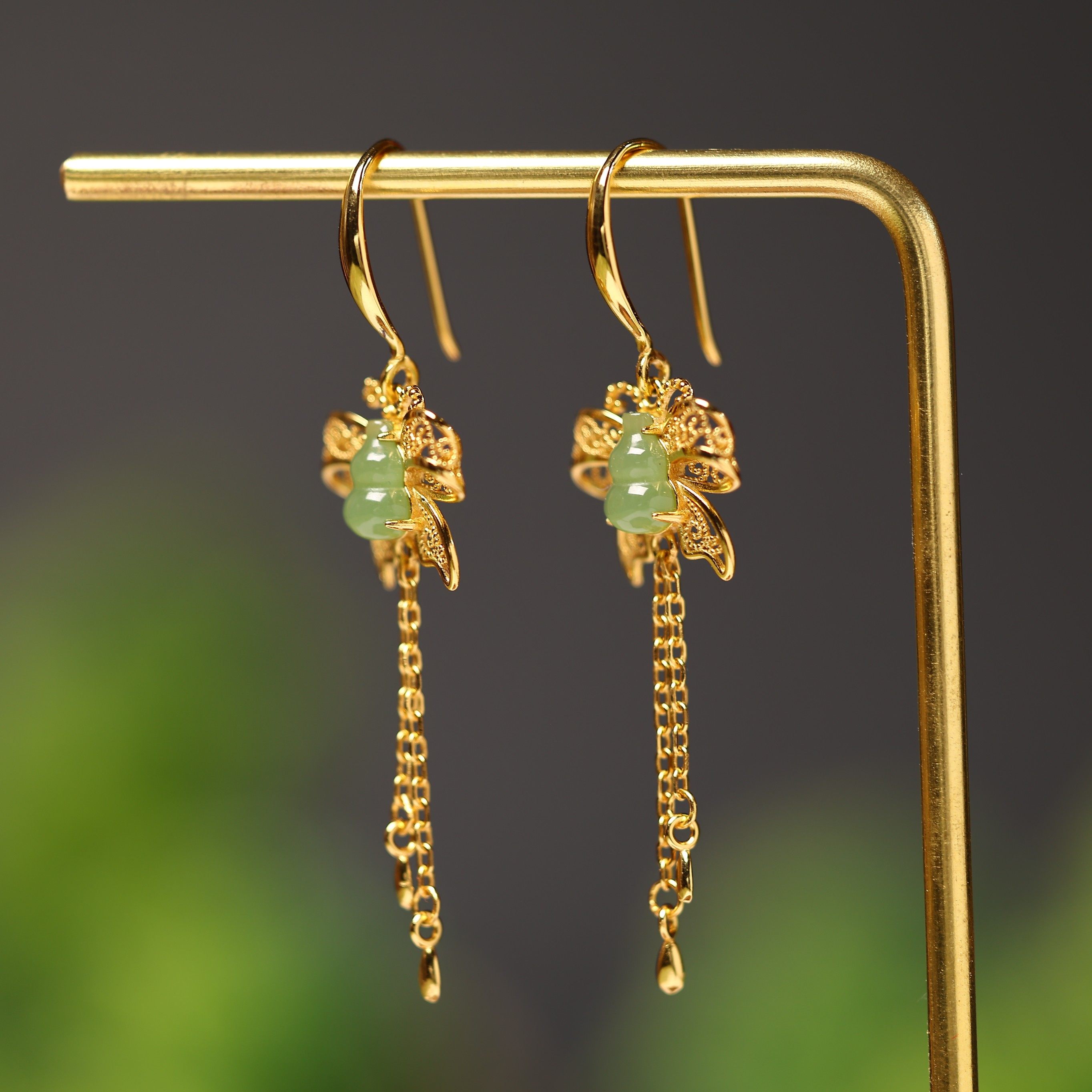 s925银镶嵌和田玉碧玉葫芦素银蝴蝶流苏耳坠