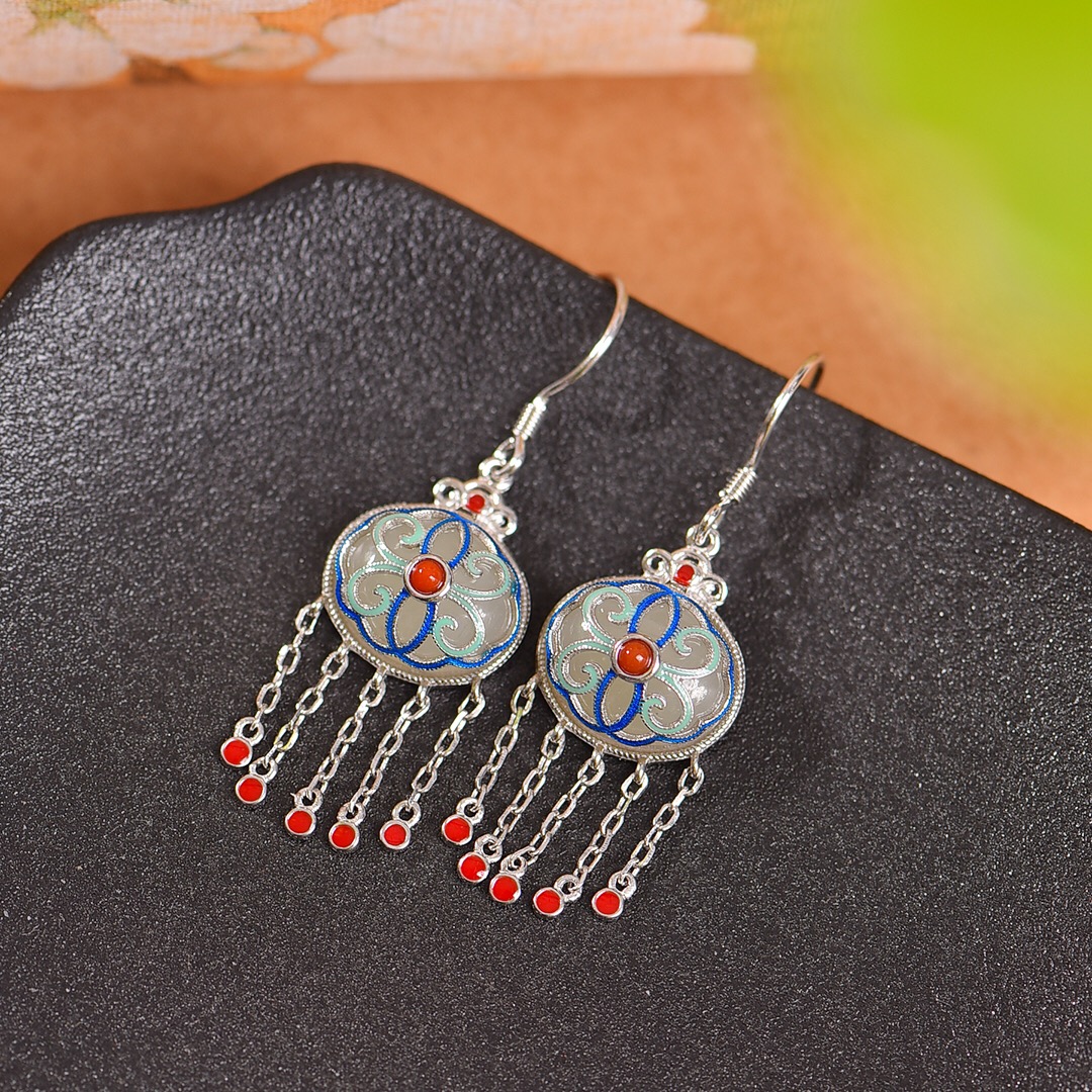 银镶和田玉蛋面珐琅配南红耳坠