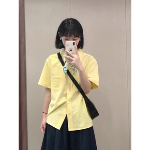 多巴胺奶黄色短袖衬衫女夏慵懒风学生甜美感休闲利落通勤上衣