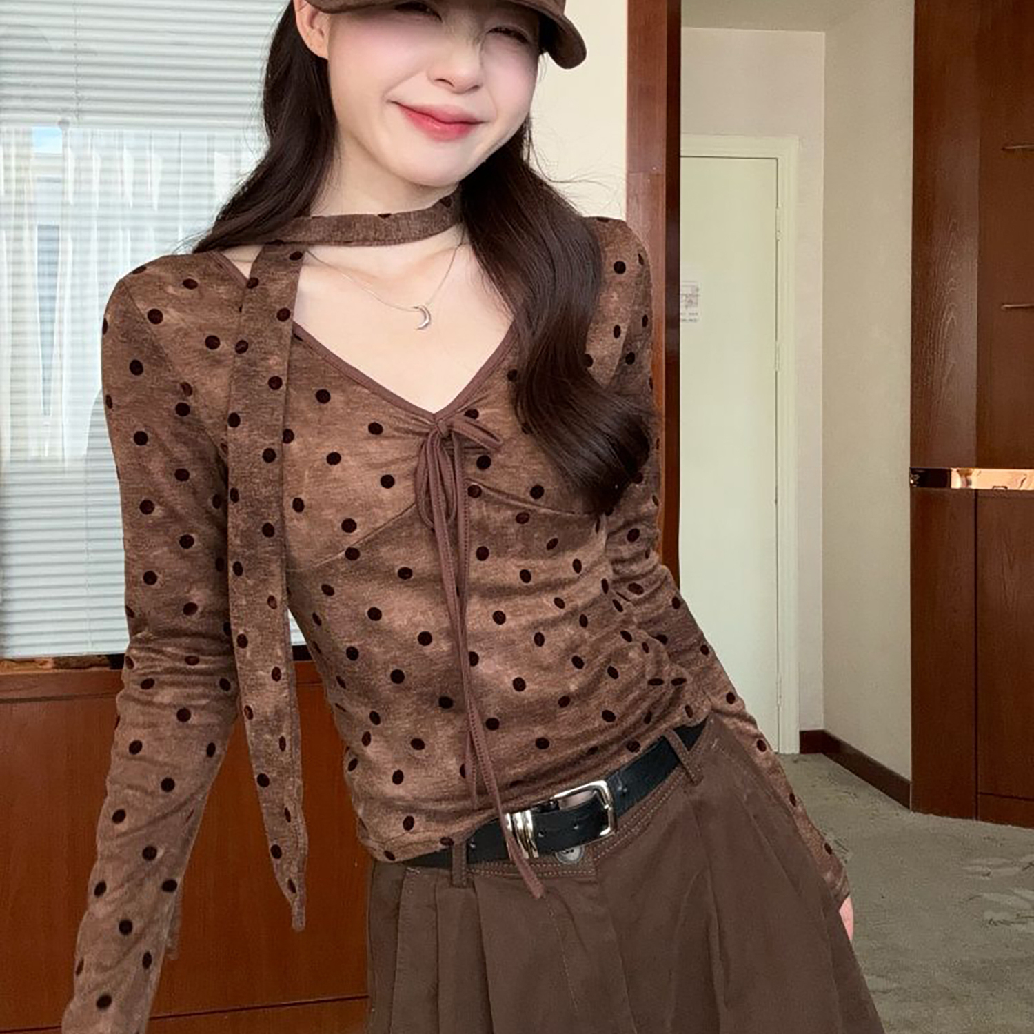 复古咖色波点V领长袖t恤女秋季绑带减龄修身显瘦辣妹外穿内搭上衣