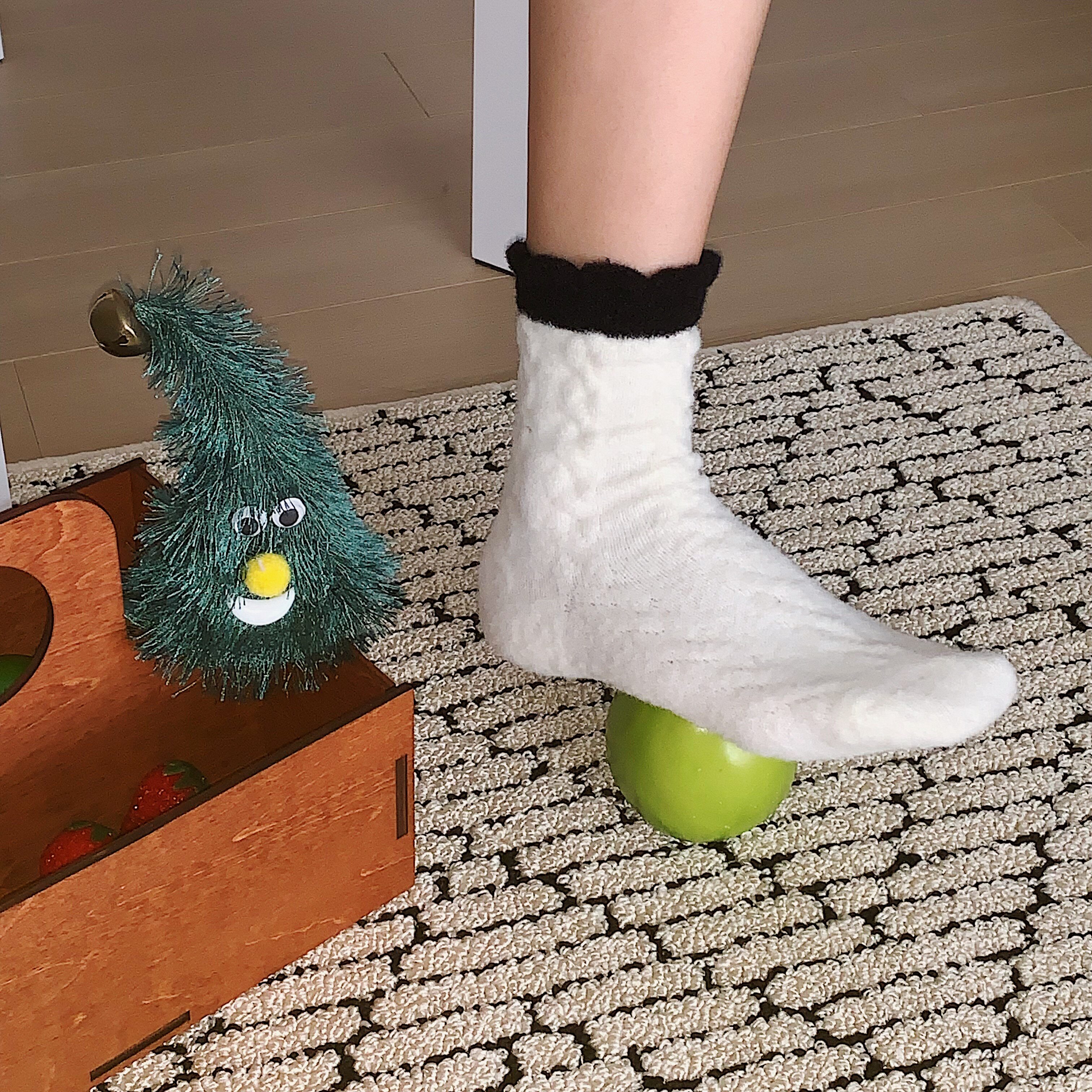 新款毛绒绒时尚麻花拼色针织袜地板袜少女心学生冬季保暖中筒袜女