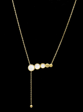 钛钢金色圆牌白色贝母项链