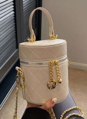 高级感小包包女夏2023新款时尚小众独特链条斜挎包爆款手提水桶包