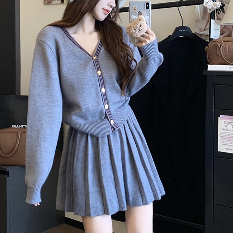 撞色学院风减龄V领长袖针织开衫百褶半身裙时尚jk套装小个子穿搭