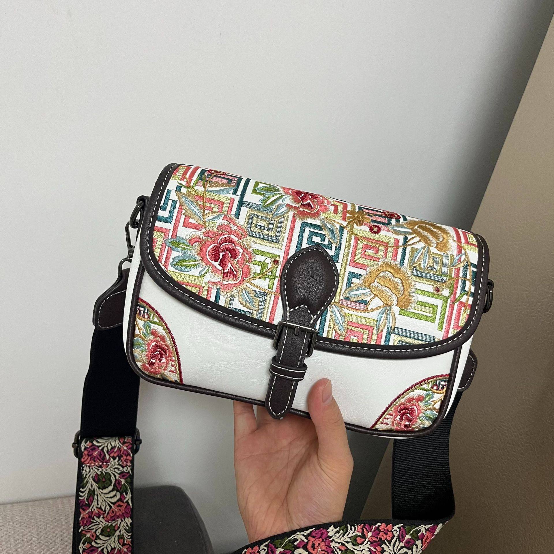 单肩包新中式宽肩带刺绣休闲斜挎包质感百搭国风复古通勤包包女,箱包皮具/热销女包/男包,单肩包,淘宝优惠券,粉丝福利购,淘宝优惠卷