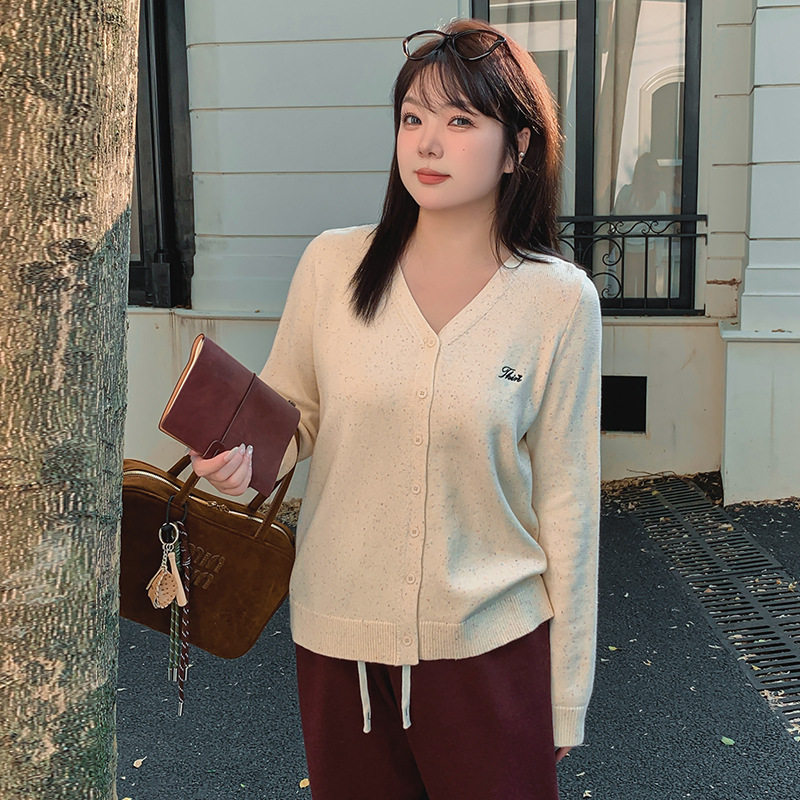 大码女装v领刺绣外套2025冬胖mm百搭休闲上衣女宽松针织开衫22752,女装/女士精品,毛针织衫,淘宝优惠券,粉丝福利购,淘宝优惠卷