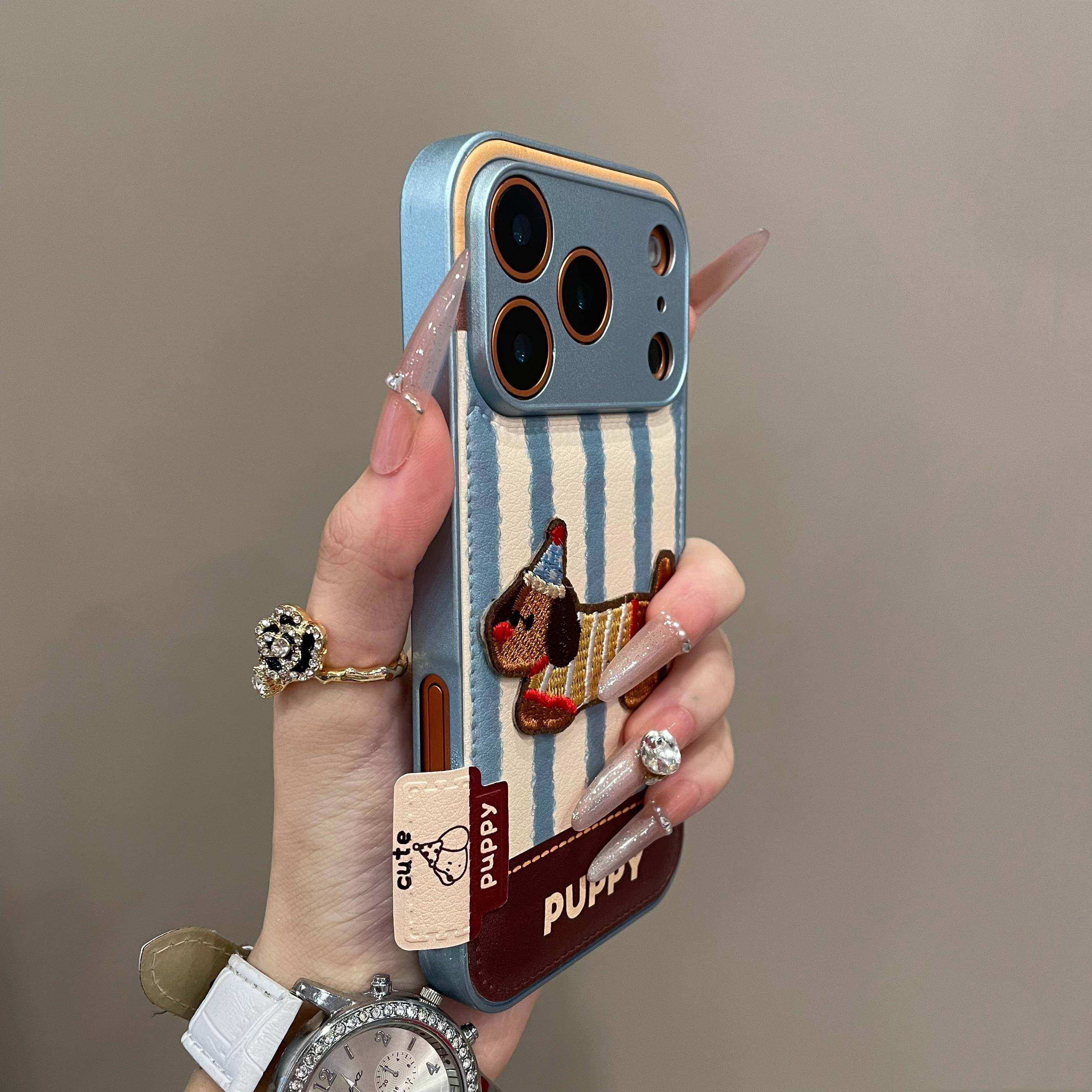 复古卡通条纹刺绣腊肠狗适用iPhone17promax手机壳15新款17pro网红女款13创意全包防摔16pro超好看17保护套