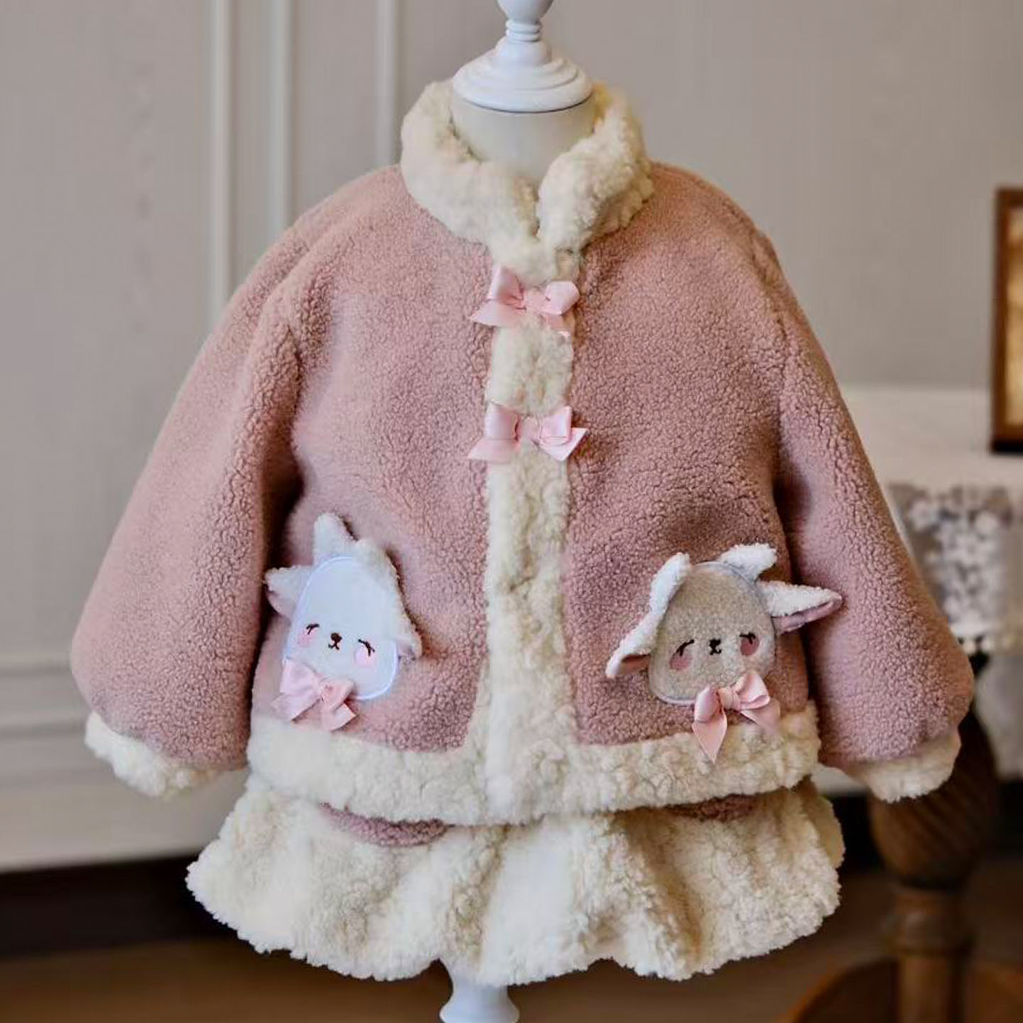 粗腿原创羊咩咩女童毛绒两件套2025秋冬新款保暖洋气吊带裙外套