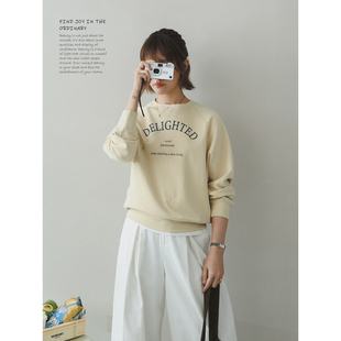 苹果的生活家|减龄清新 字母印花圆领薄休闲短款插肩卫衣