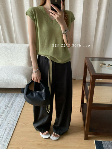 缤典夏新款时尚百搭圆领无袖针织背心女宽松显瘦马甲上衣潮66386