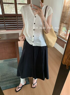 缤典春夏新款欧货时尚百搭圆领单排扣无袖针织背心女上衣潮66613