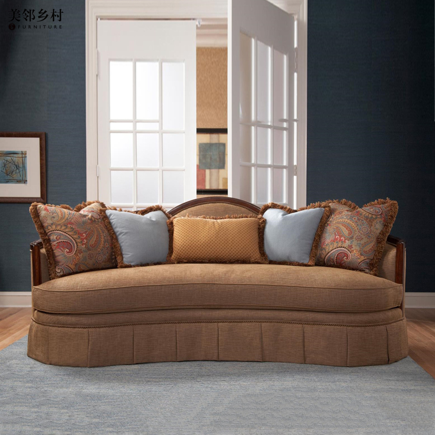 美式乡村弧形沙发三人位棕色布艺沙发褶皱装饰客厅高端家具