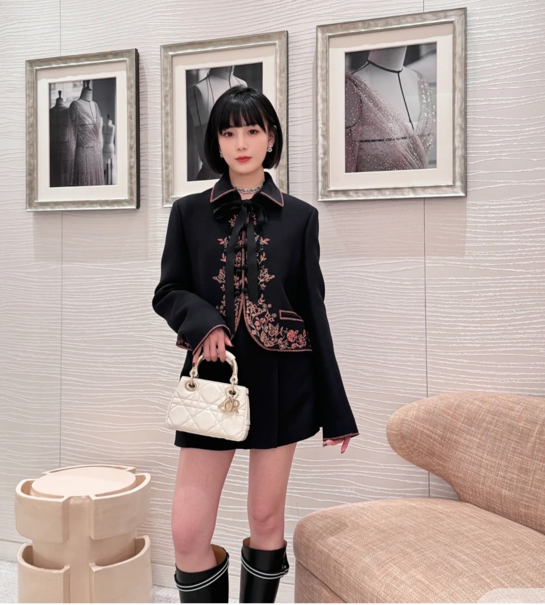 南油高定2025春秋新款小香风刺绣短款外套女盘扣高级感丝毛上衣 - 实物图