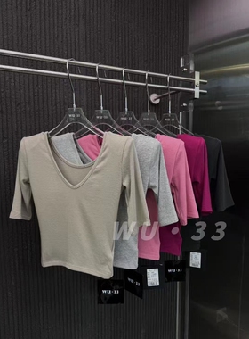 wu33打底2025秋季新款韩版设计感小众V领短袖T恤修身显瘦上衣