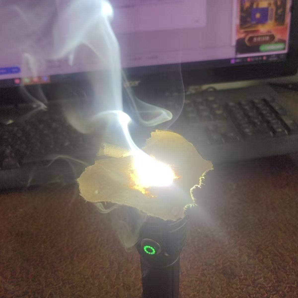 高质量强光手电筒黑科技户外摄影