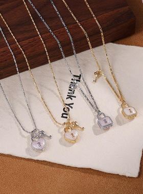 2025新款包包爱心贝母项链女小众百搭镀金小众设计几何方形锁骨