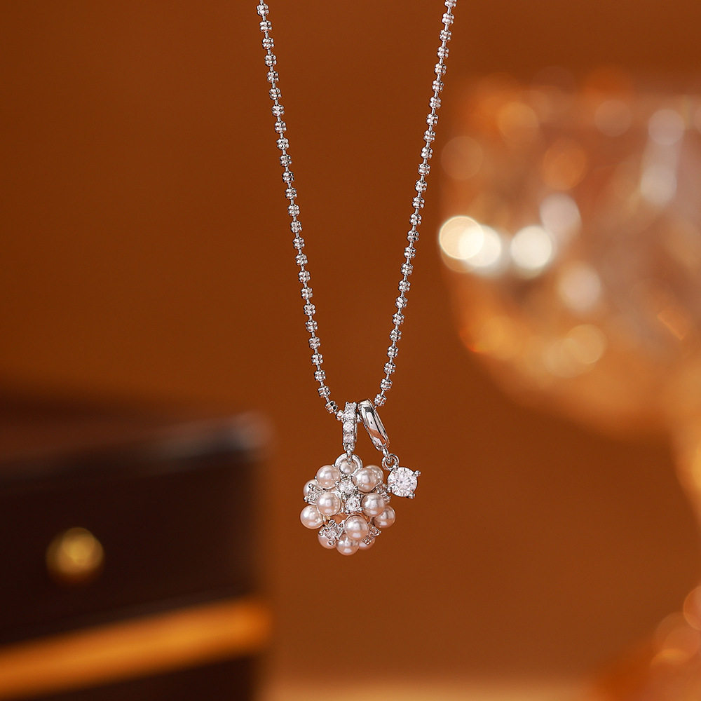 摩卡慕斯珠绣球镶锆石锁骨链