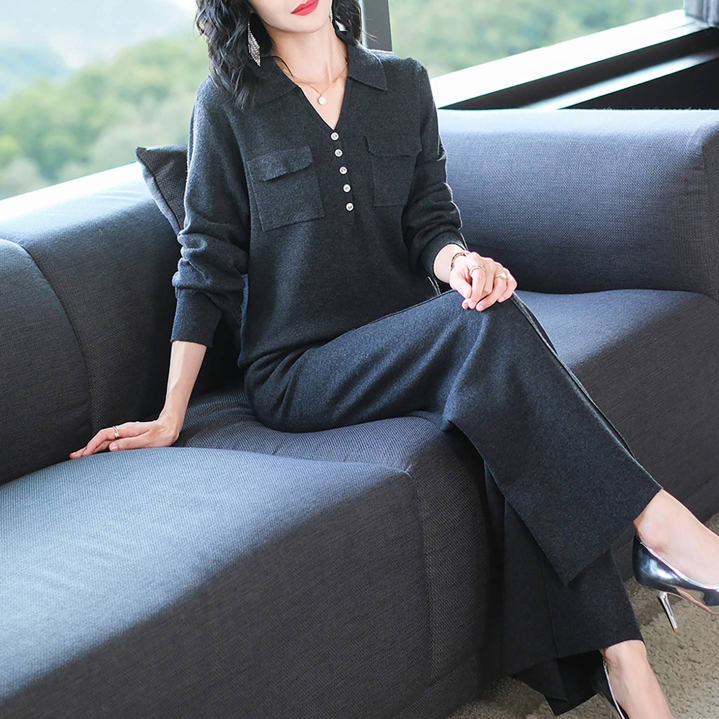 妈妈秋装休闲上衣时尚运动服套装2025新款中老年女宽松针织两件套