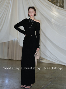 NeedShop12023早秋新款 黑色进口60支美利奴羊毛显瘦斜肩包臀套装