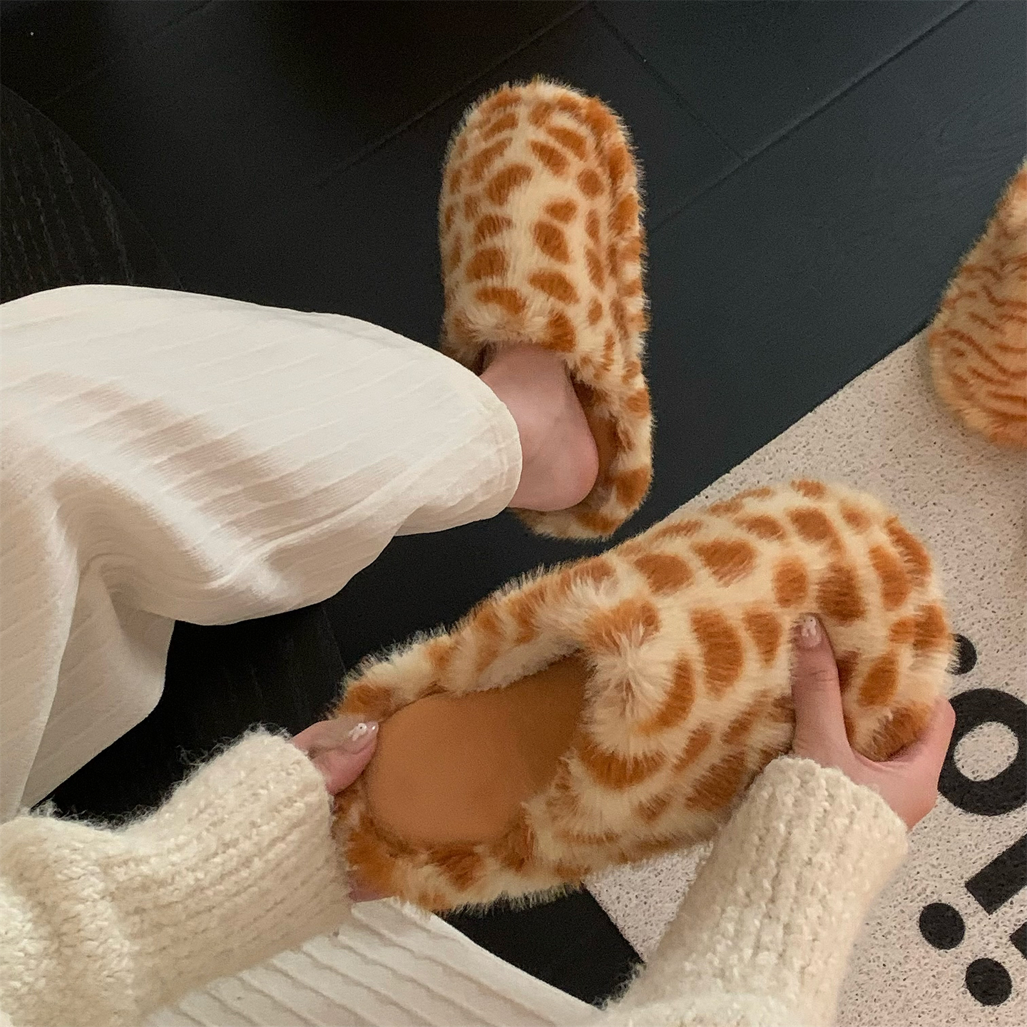 细细条卡通高级感拼色毛毛鞋女