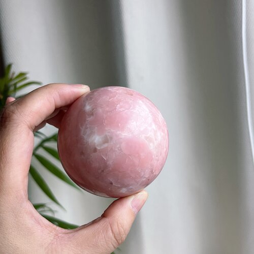 天然粉澳宝球摆件61mm339g