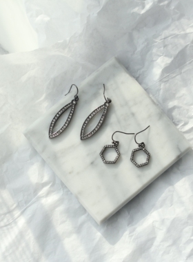 欧美复古外贸黑色镀金锆石叶子多边形个性小众耳环