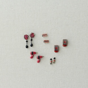 欧美复古外贸珐琅釉红色曼切斯特出租车男女通用个性迷你小耳钉