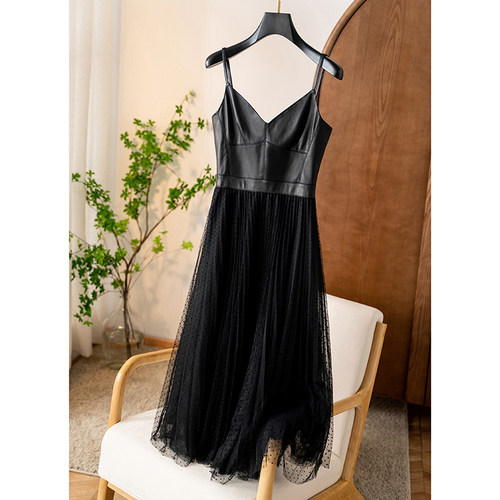 吊带小黑裙真皮拼网纱纯色优雅