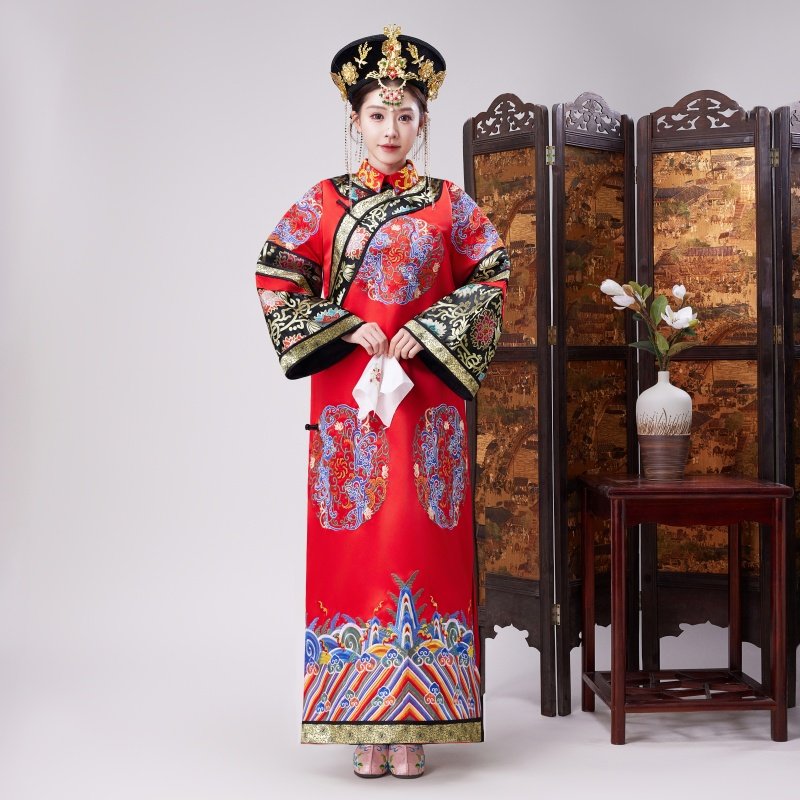 缎面绣花龙纹清代皇后娘娘古装