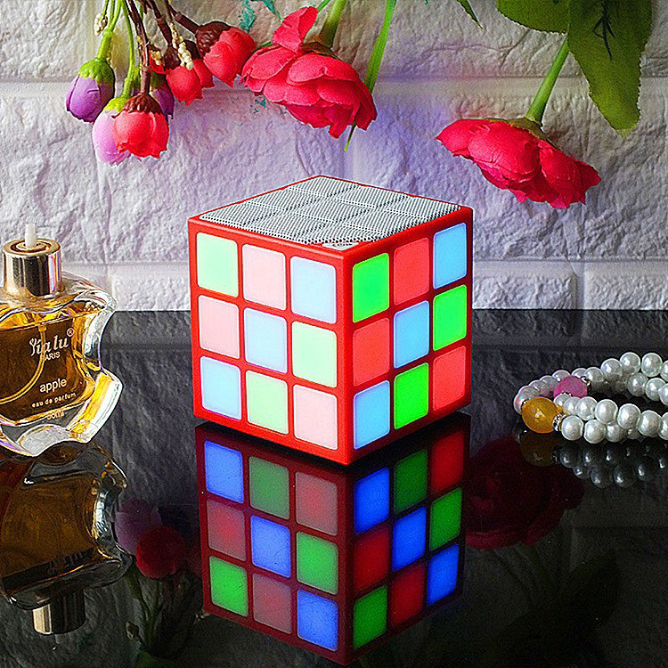 发光插卡儿童便携式低音魔方蓝牙音箱迷你蓝牙音响移动便携音箱