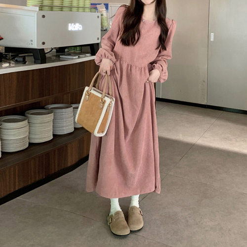 茶歇法式灯芯绒连衣裙女秋新款高级感复古气质森系温柔风初恋裙子