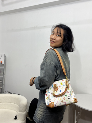 Lv中古白三彩水桶包vivian