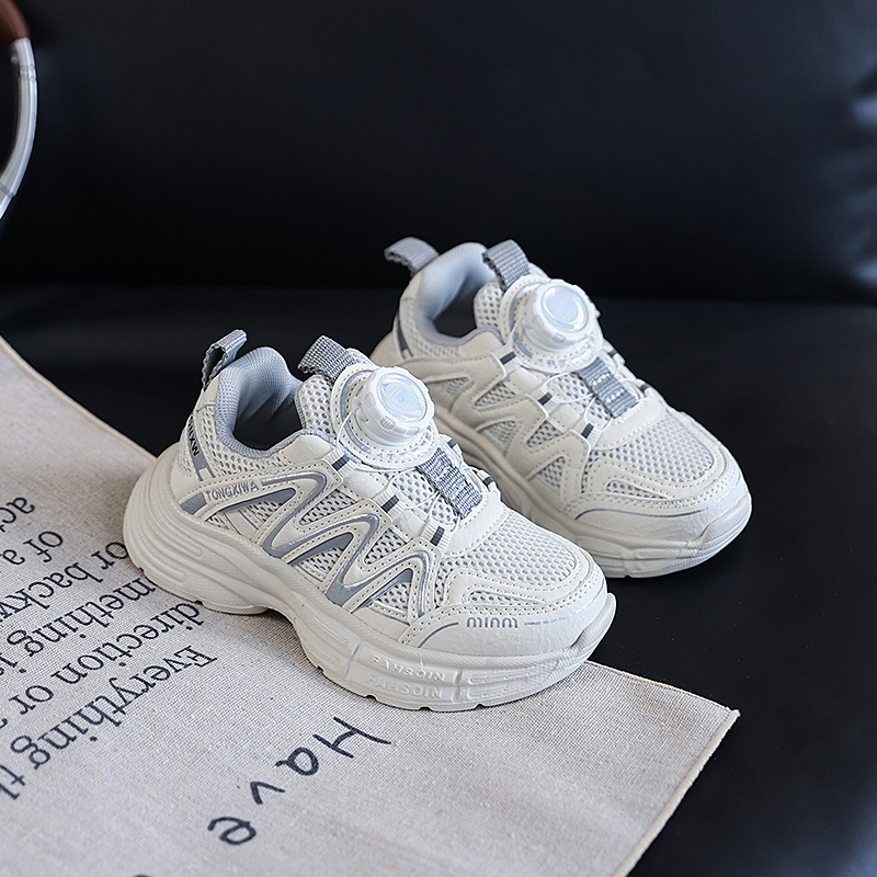 发现超级百搭的银色老爹鞋