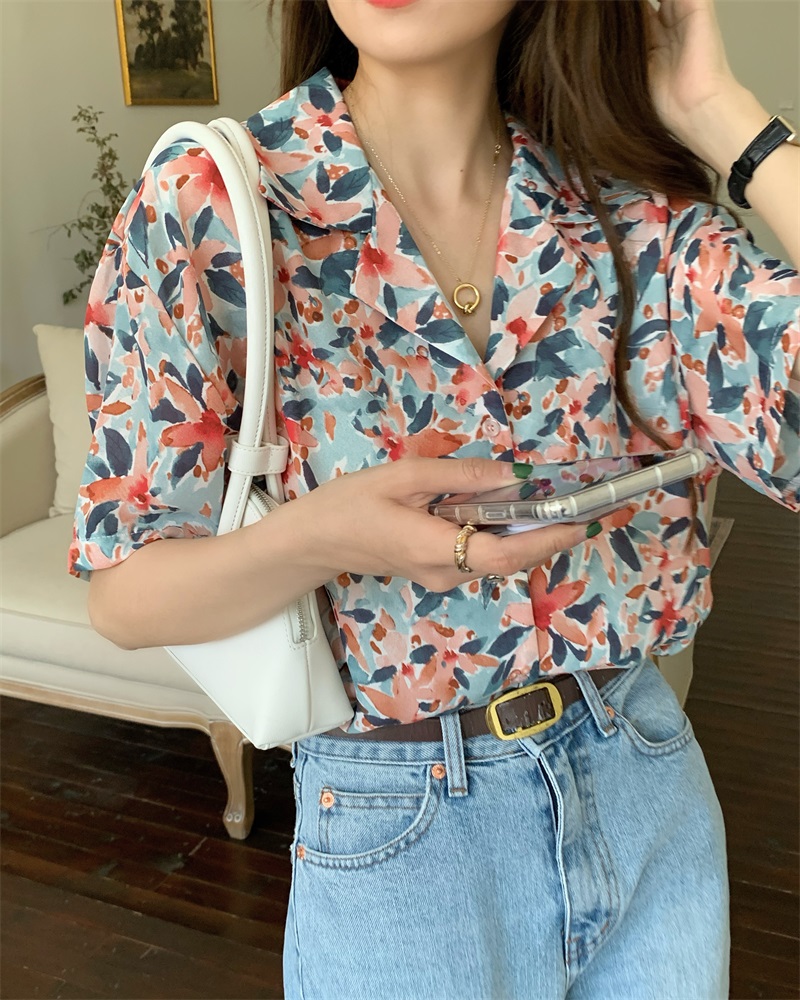 Real price Korean version loose and thin Flower Chiffon shirt is versatile with students' new summer top