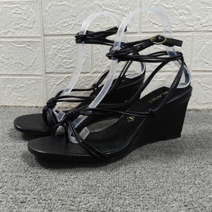 坡跟一字扣带绑带气质百搭增高鞋2026夏季新款黑色细带套趾凉鞋女