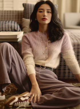 杨彩钰同款渐变紫色钩花开衫+紫色灯芯绒裤