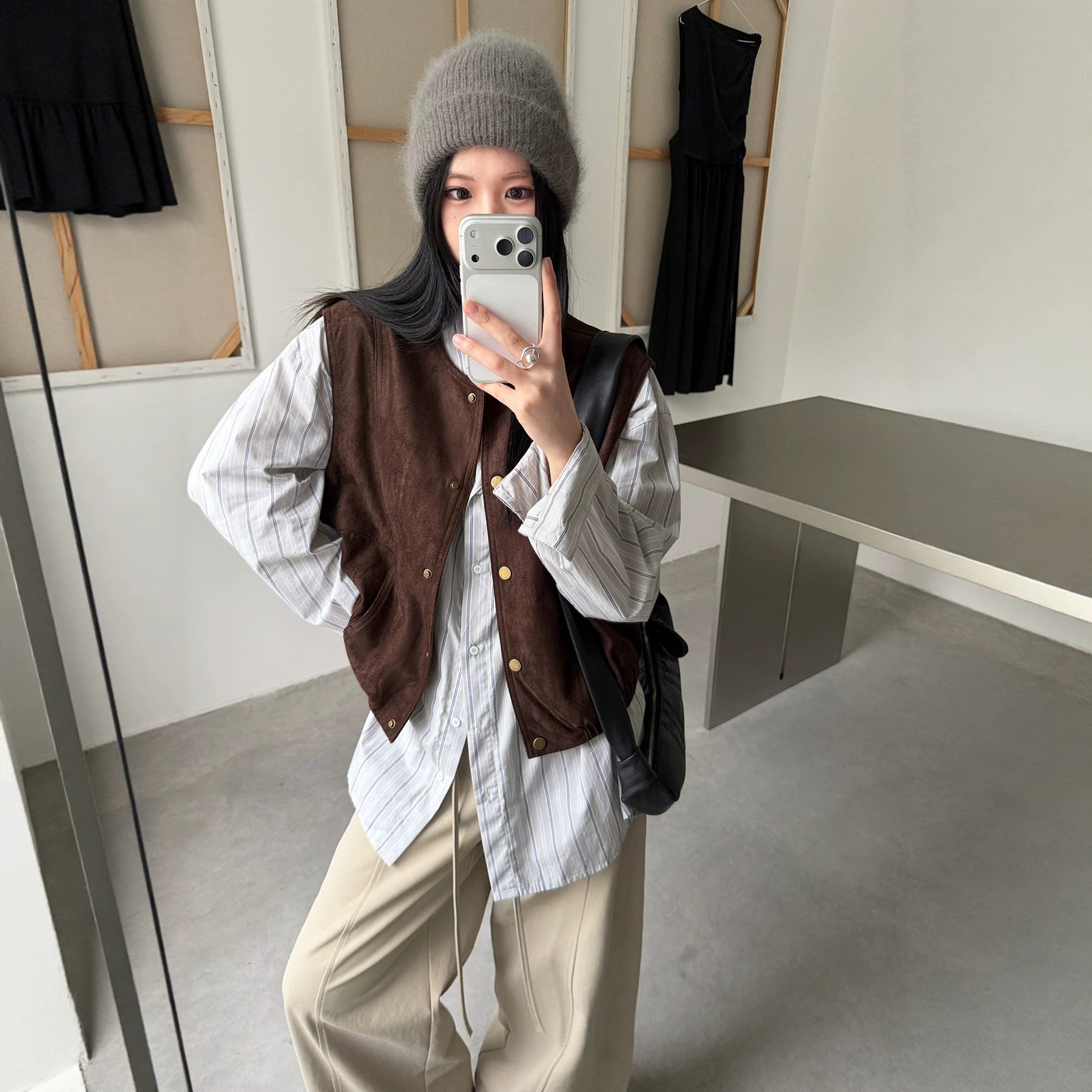 2026秋季新款韩版pu皮马甲女短款无袖百搭休闲圆领小个子马夹女款