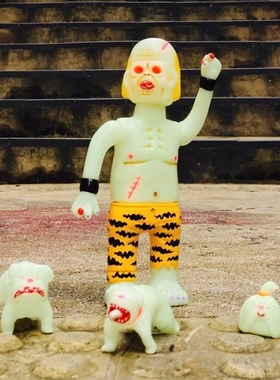 SOFUBI | 现货 Dehara Yukinori - SMOKE 夜光 烟鬼 日本潮玩