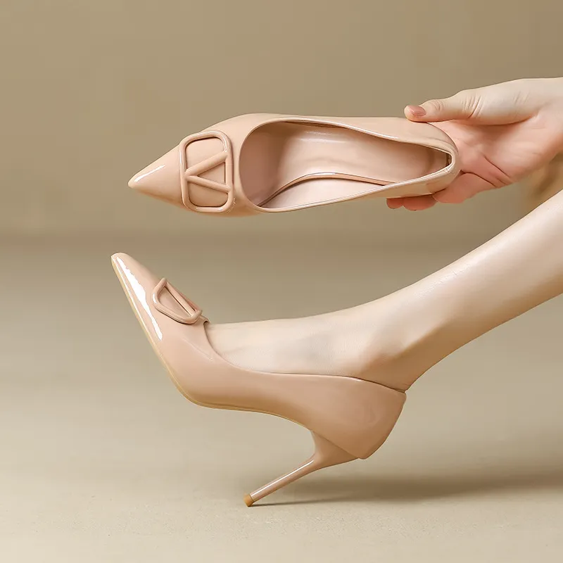 裸色高跟鞋女2025新款V家扣尖头细跟法式漆皮浅口秋季气质单鞋冬