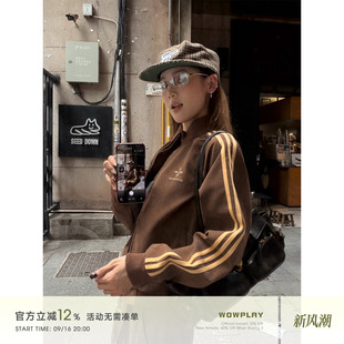 WOWPLAY杨九七 美式复古三条杠荔枝纹皮衣外套女秋季运动立领夹克