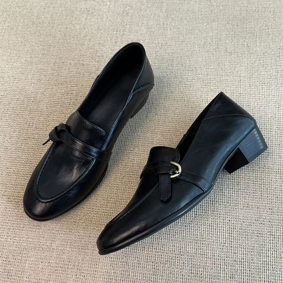 2025春秋新款时尚百搭英伦风小皮鞋尖头一脚蹬韩版潮流百搭休闲小