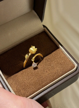 灵动铃兰花小水滴拉丝沙金戒指