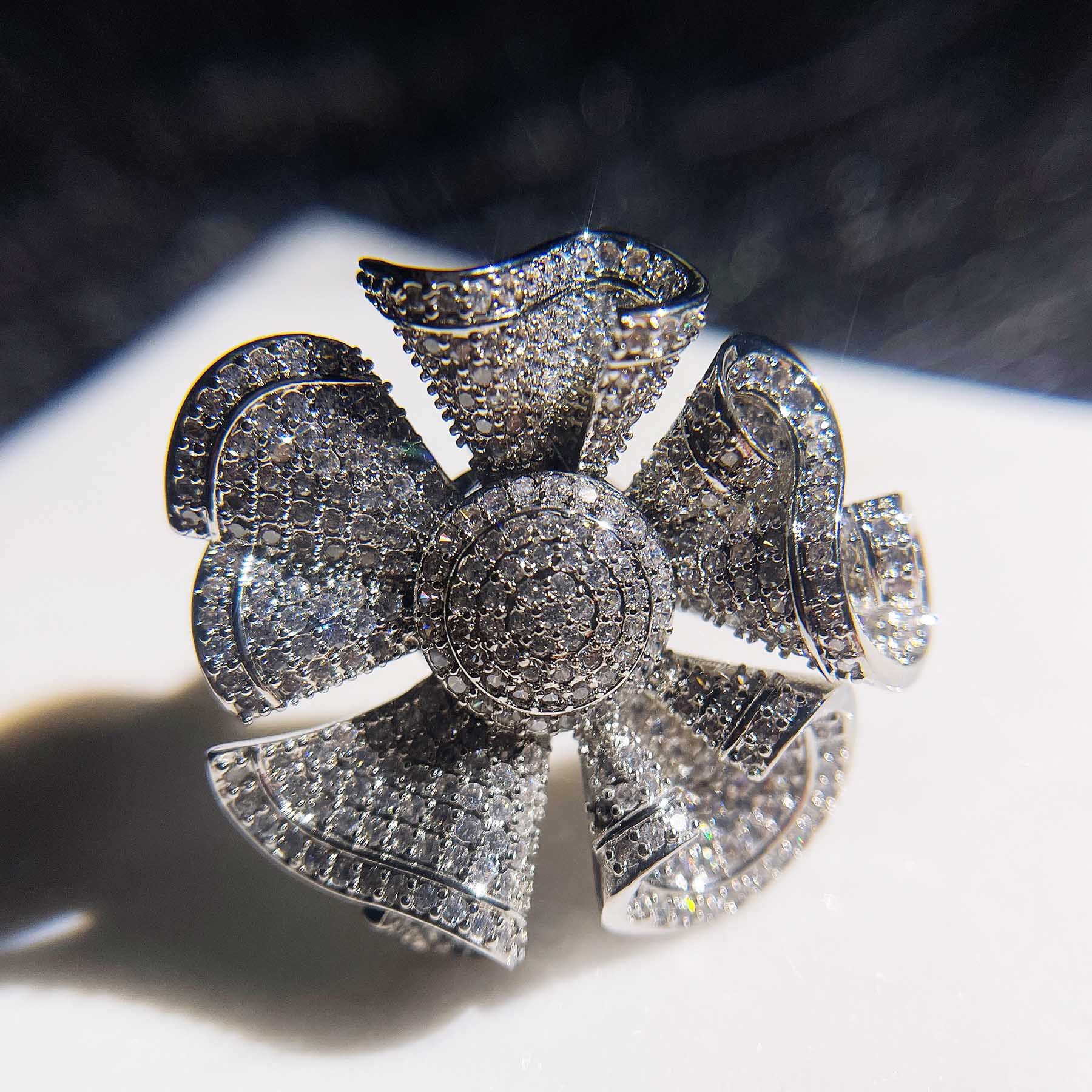 THERE IS A RICE [FLOWER HEAVY INDUSTRY EIGHT HEARTS AND EIGHT ARROWS RING BRACELET] EUROPEAN AND AMERICAN JEWELRY DESIGN MICRO INLAID DIAMONDS OPEN BRACELET